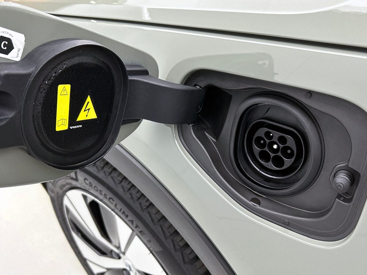 48948034 volvo xc40 1 5 t4 plug in hybrid core bright navigatie sensoren voor 44