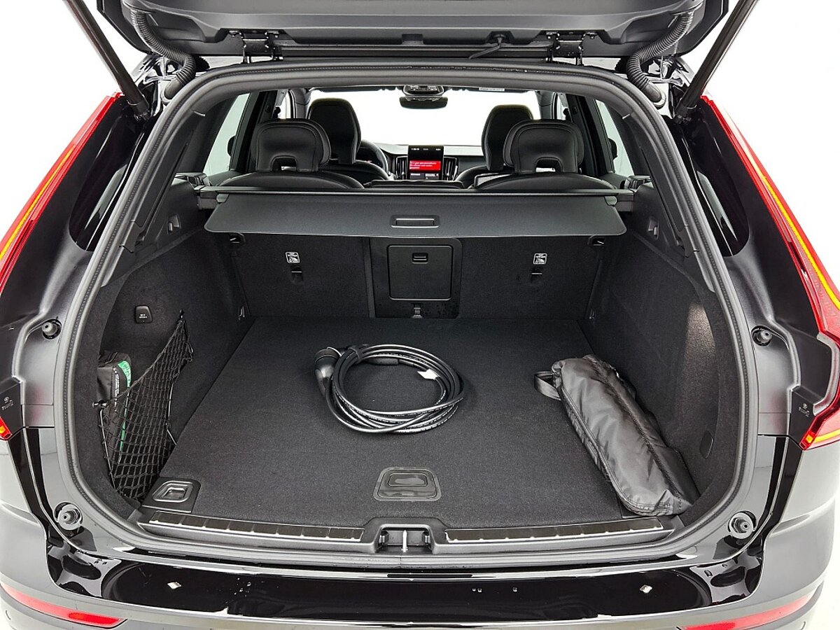 49427839 volvo xc60 t6 plus black edition nieuw voorraad onyx black nappa op 38