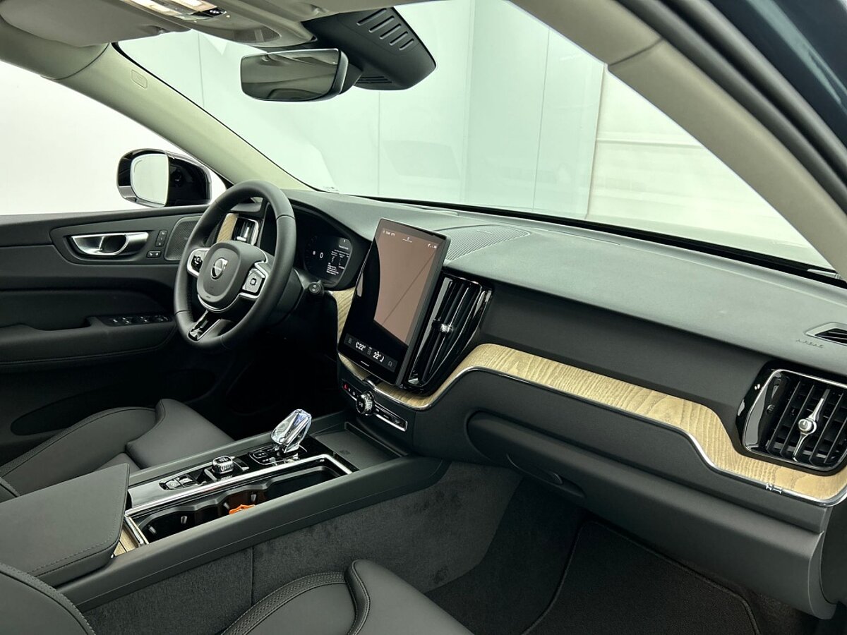 49836584 volvo xc60 t6 plus dark recharge head up panoramadak getint glas 12