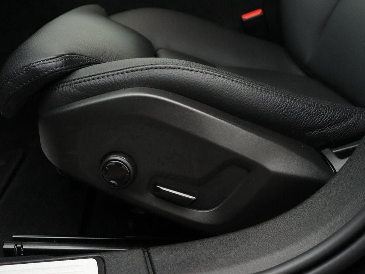 34990408 volvo v60 2 0 b4 momentum business trekhaak camera leder e19112