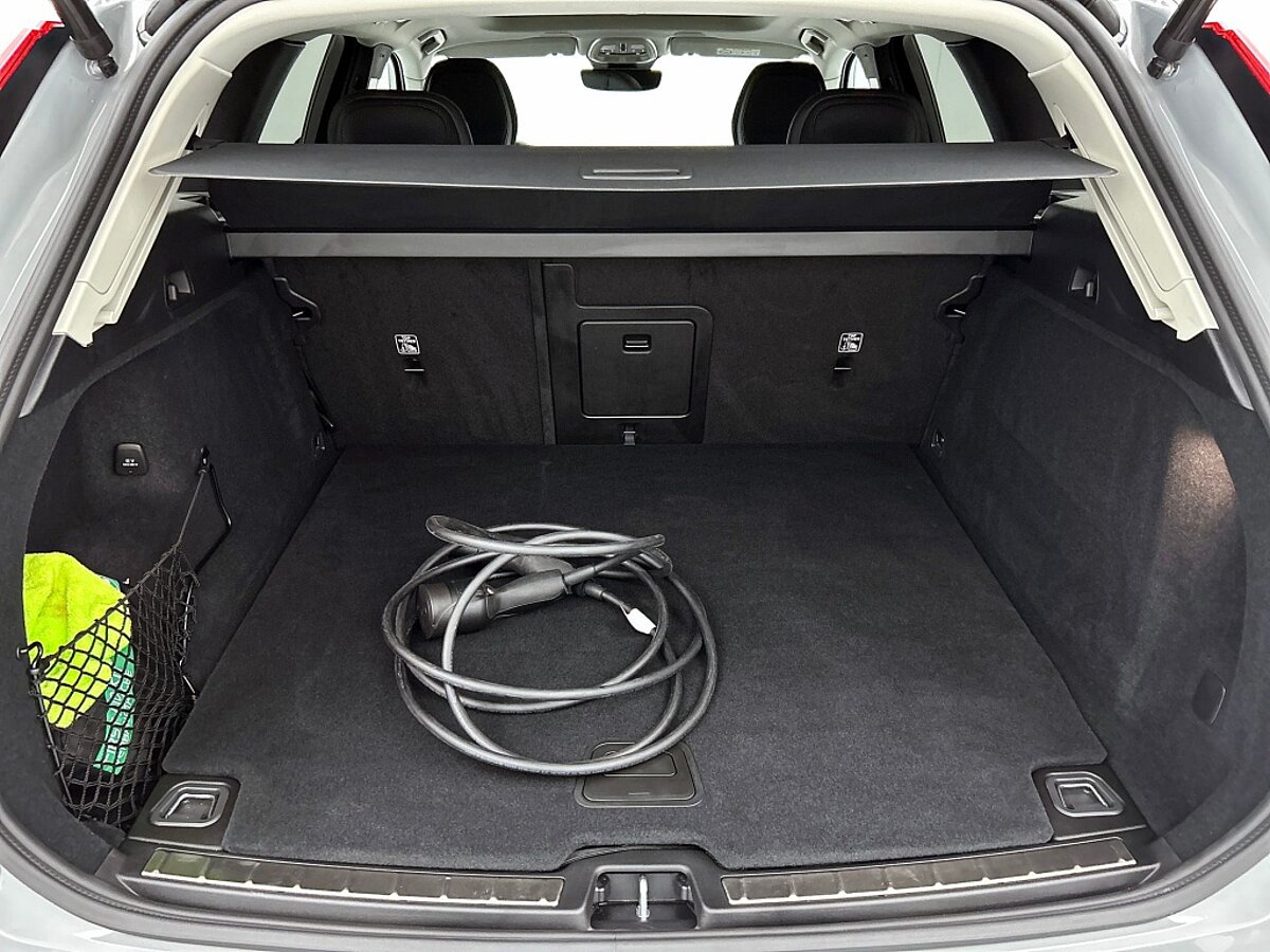43680818 volvo xc60 2 0 t8 awd plus dark harman kardon f0250b