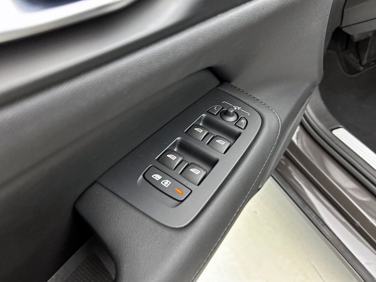 45734638 volvo v60 b4 plus dark 19 lm panoramadak e617e6