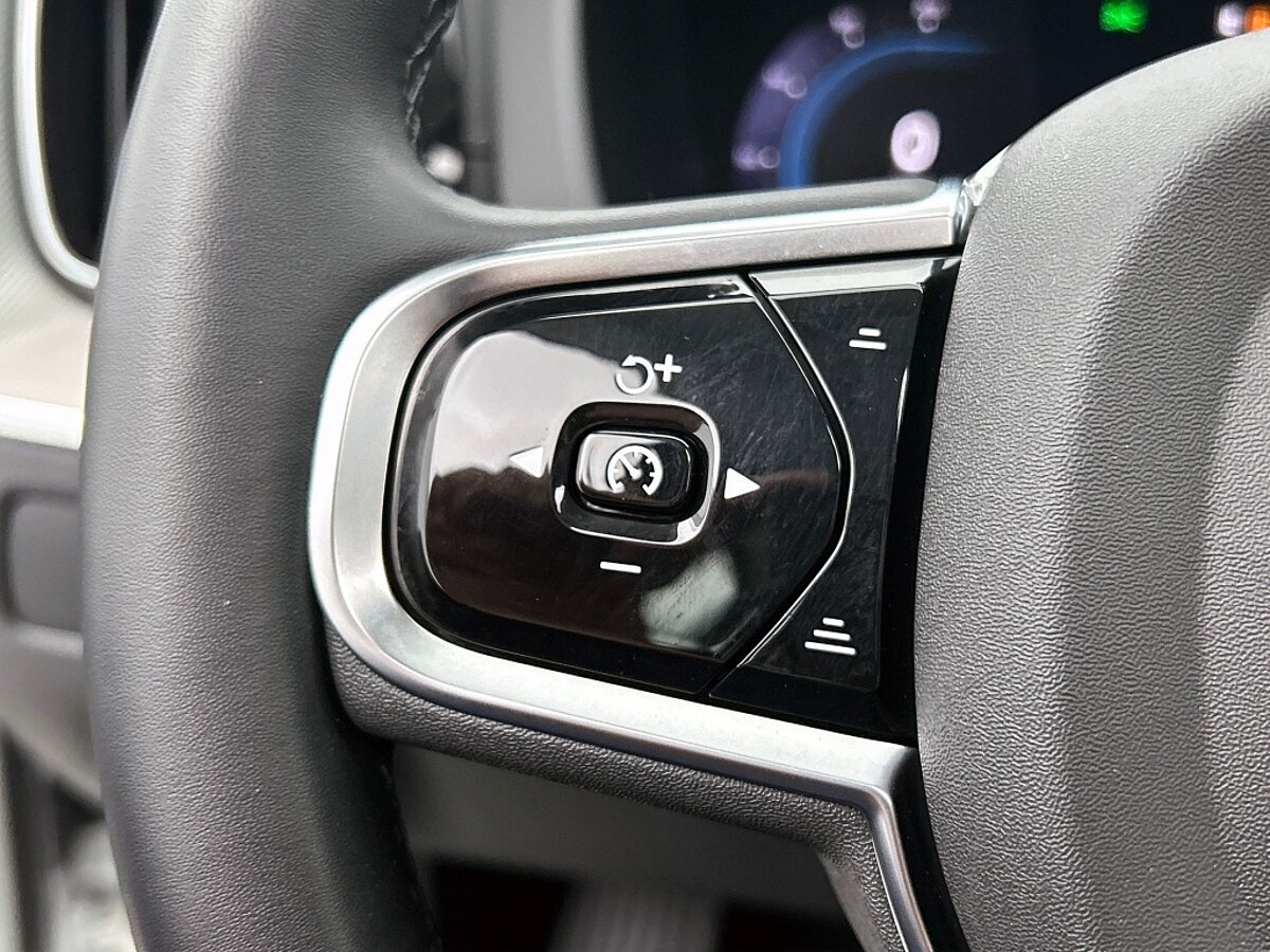 49302488 volvo xc60 t6 recharge awd ultimate dark bowers wilkins luchtvering 7 02