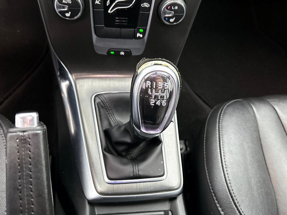 49112989 volvo v40 1 6 t4 summum climate pack memory seats leder 51