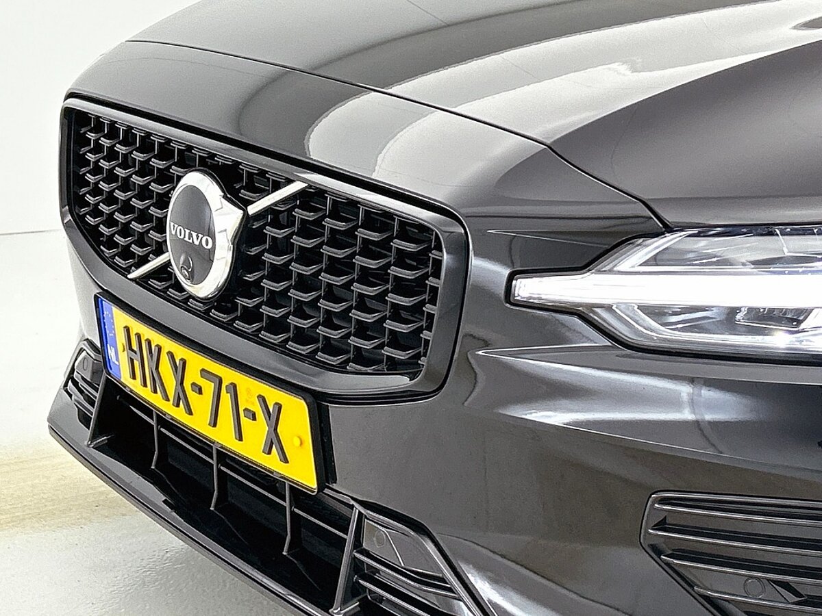 49833650 volvo v60 2 0 t6 awd plus dark trekhaak 360 camera harman kardon aud 8 02