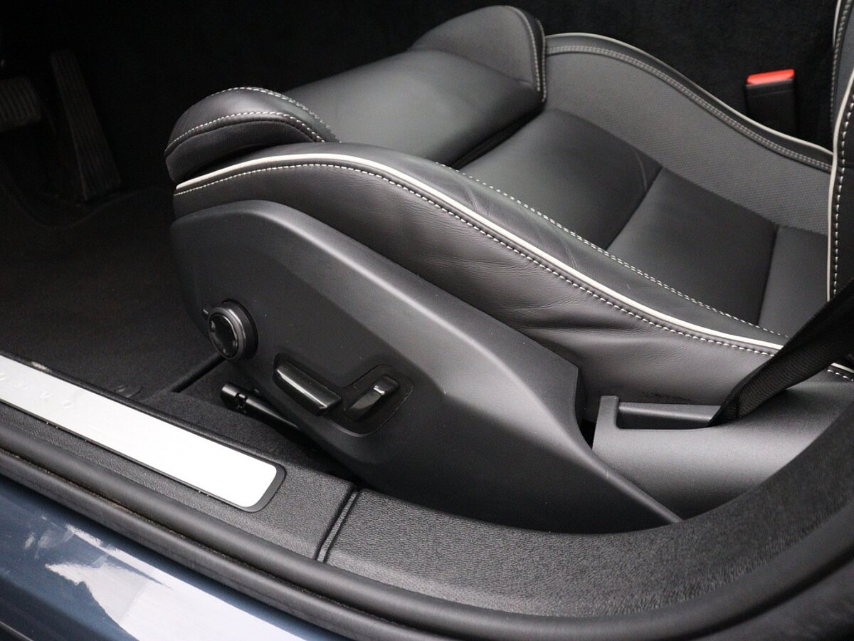 42113203 volvo s60 2 0 b4 plus dark panoramadak 19 lm velgen 6c3ce6