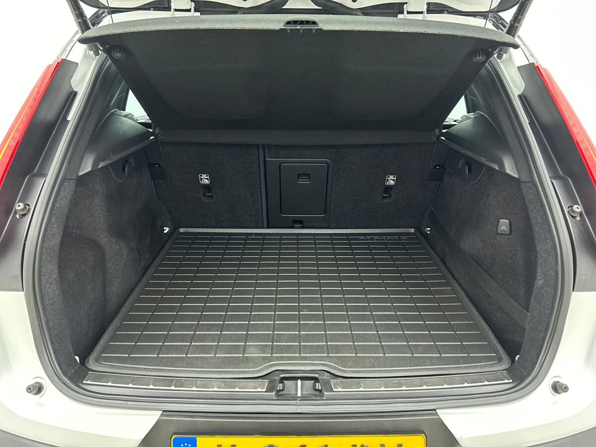 48084423 volvo xc40 1 5 t5 recharge r design 62