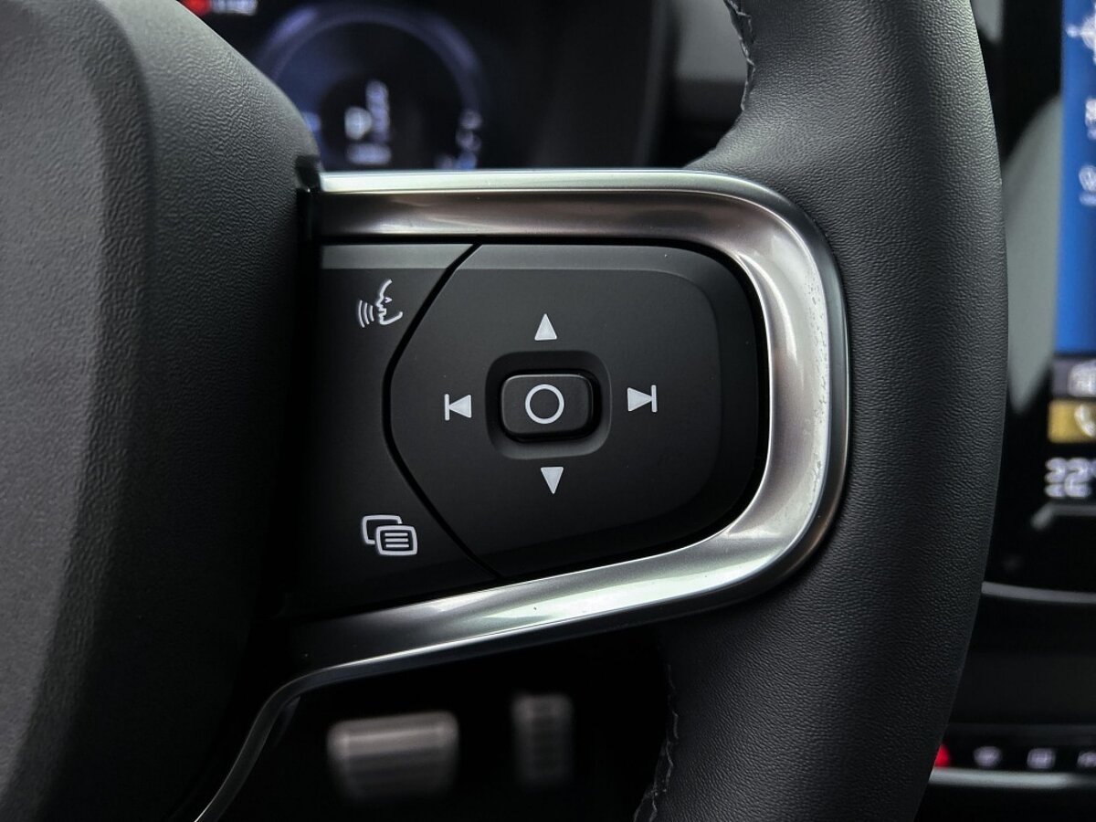 44986349 volvo xc40 1 5 t4 recharge r design 71