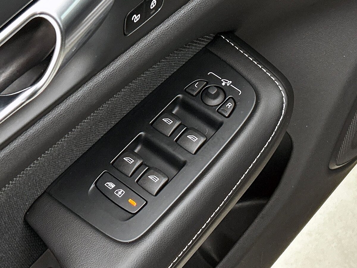 49833852 volvo v60 2 0 t6 awd plus dark trekhaak leder camera 360 harman ka 68