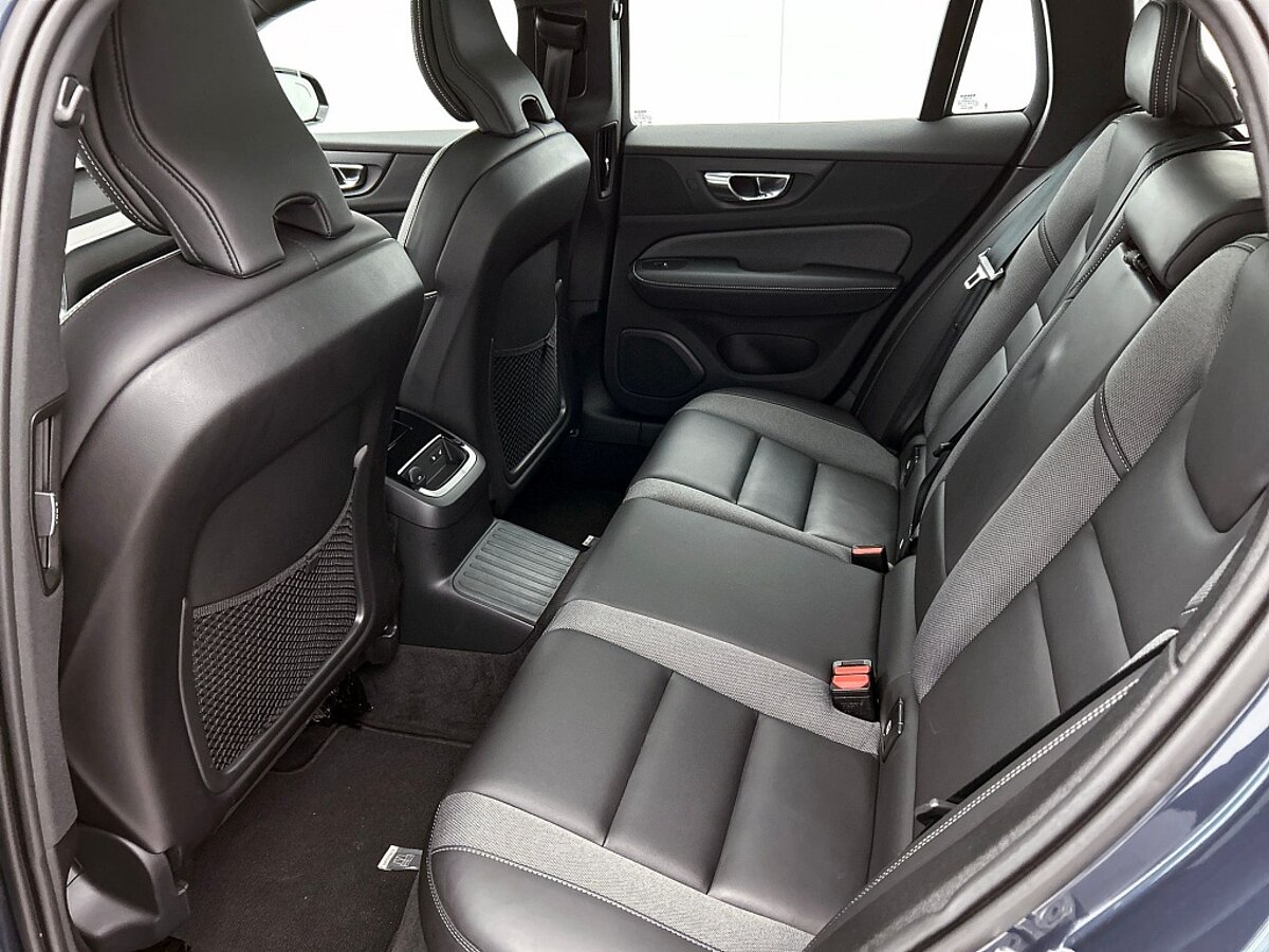 45850012 volvo v60 2 0 t6 awd plus dark pano dak trekhaak 75