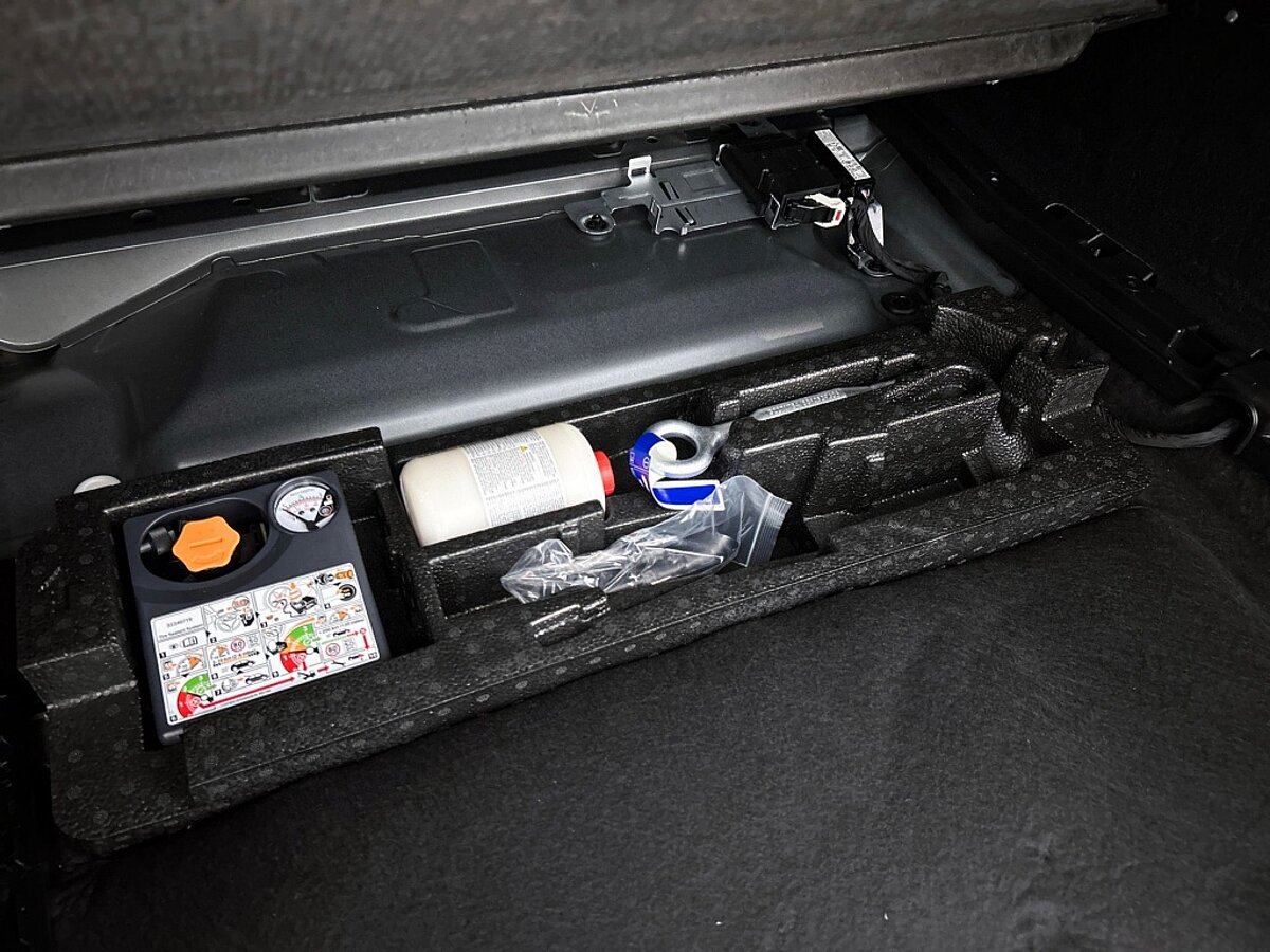 49294915 volvo v60 2 0 t6 awd plus dark 65