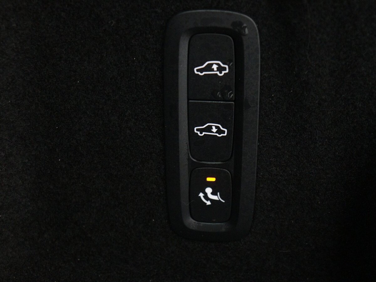 45353278 volvo xc60 2 0 t6 awd ultimate dark 77