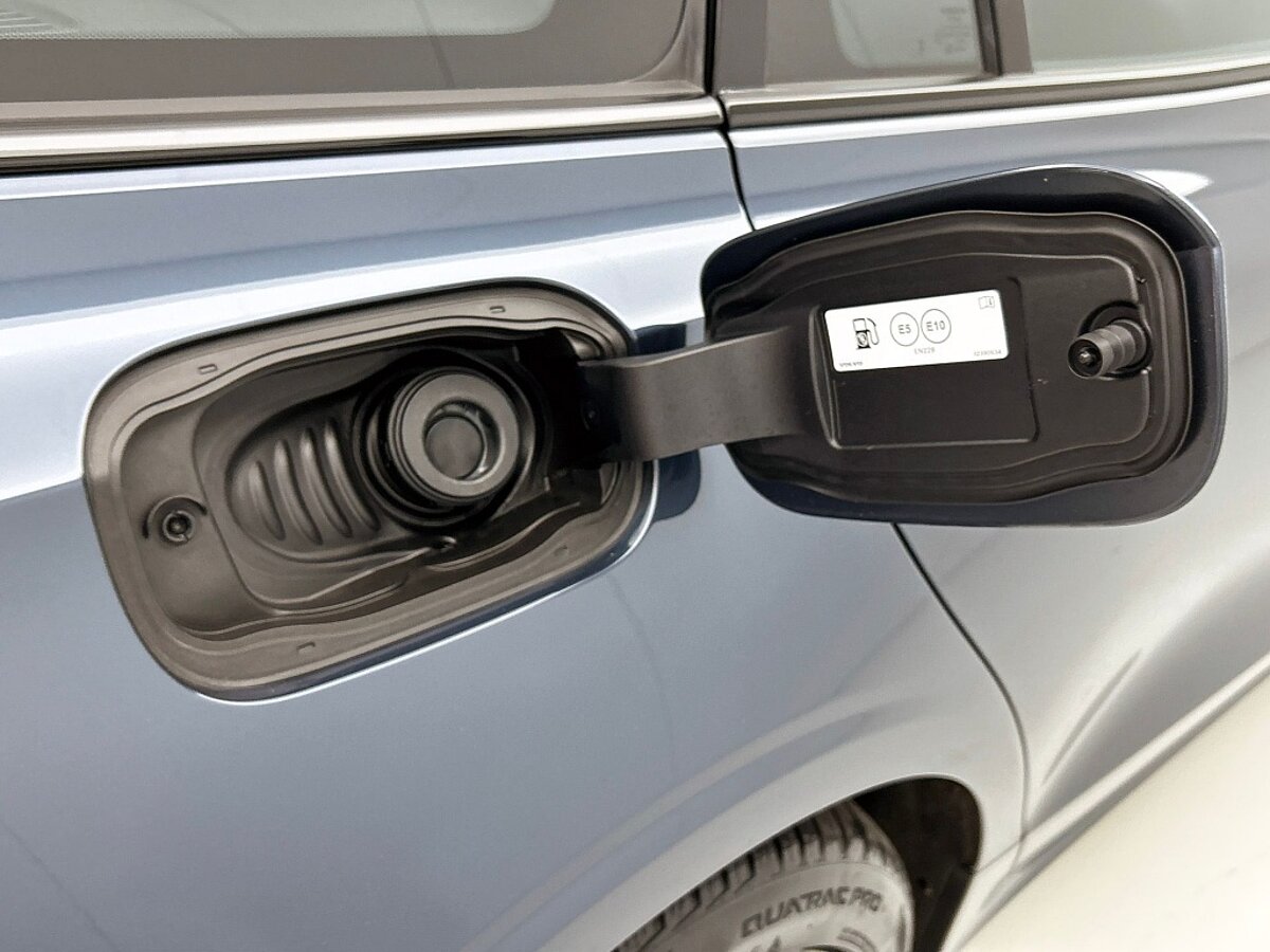 45850012 volvo v60 2 0 t6 awd plus dark pano dak trekhaak 87