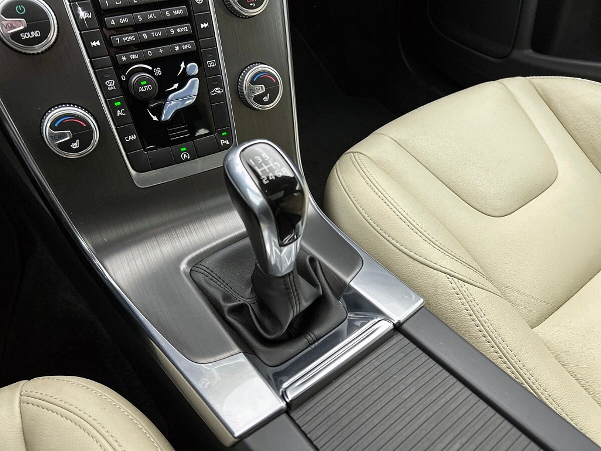 49418736 volvo v60 2 0 t3 nordic lederen bekleding panorama dak stoelverwarm 85