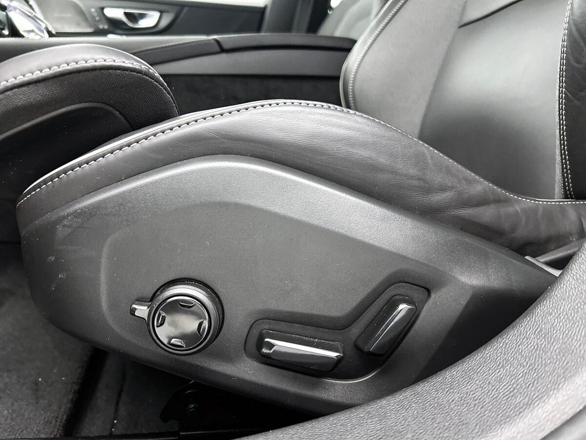 49833650 volvo v60 2 0 t6 awd plus dark trekhaak 360 camera harman kardon aud 86