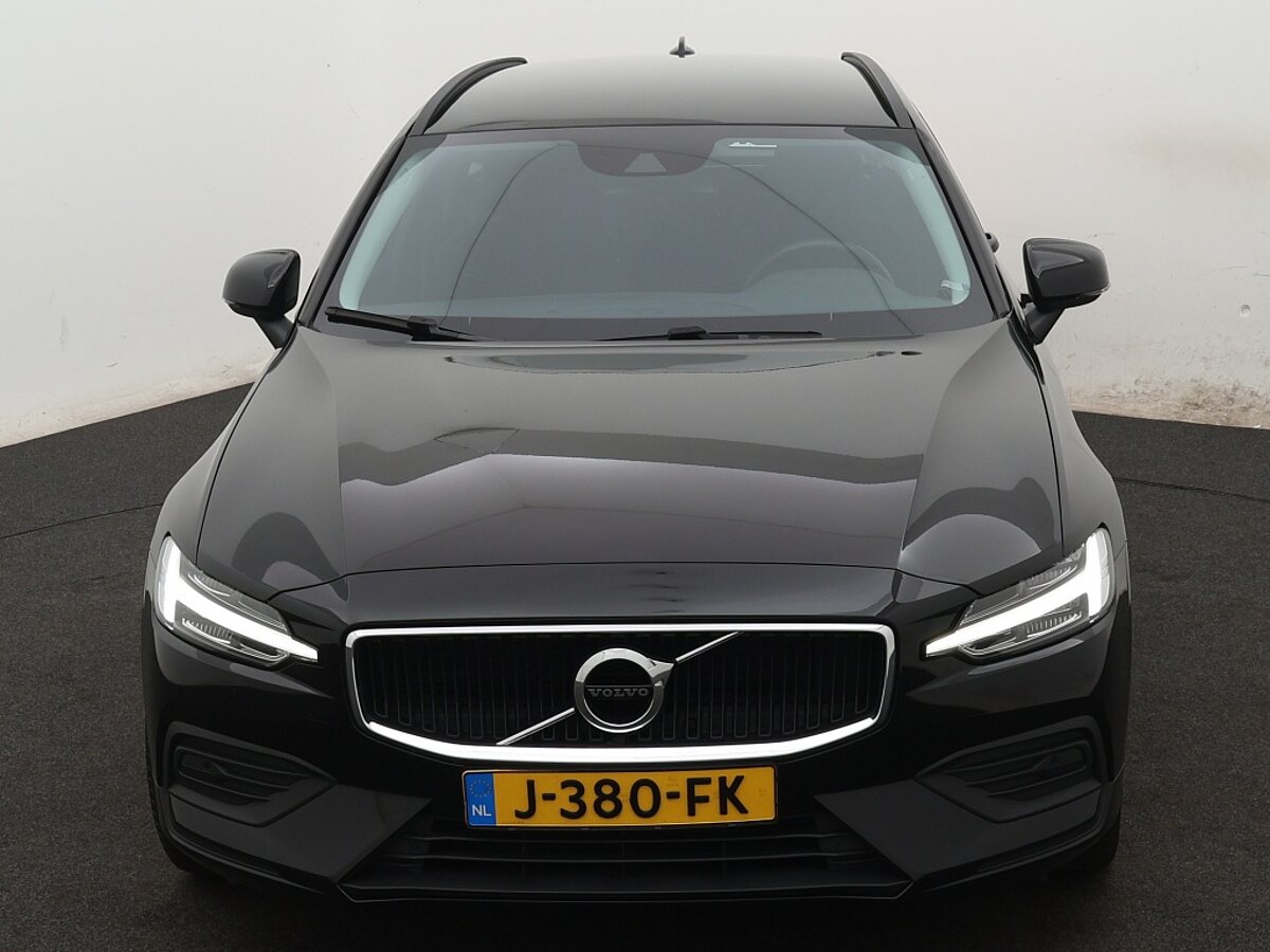 38427279 volvo v60 2 0 t4 momentum pro climate pack 8 03