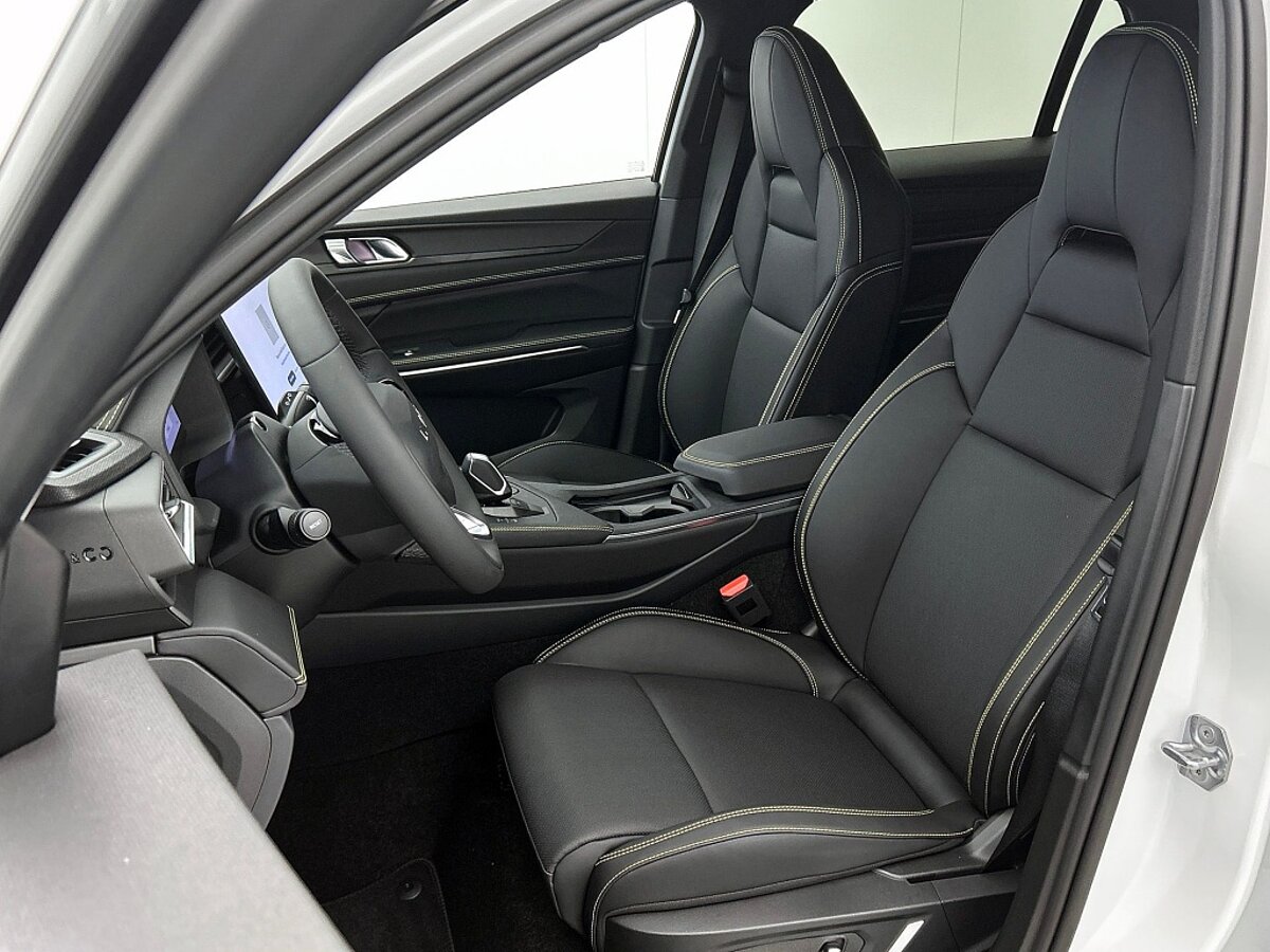 47307005 lynk co 01 1 5 more 261 pk 75km phev full option dealer demo 87