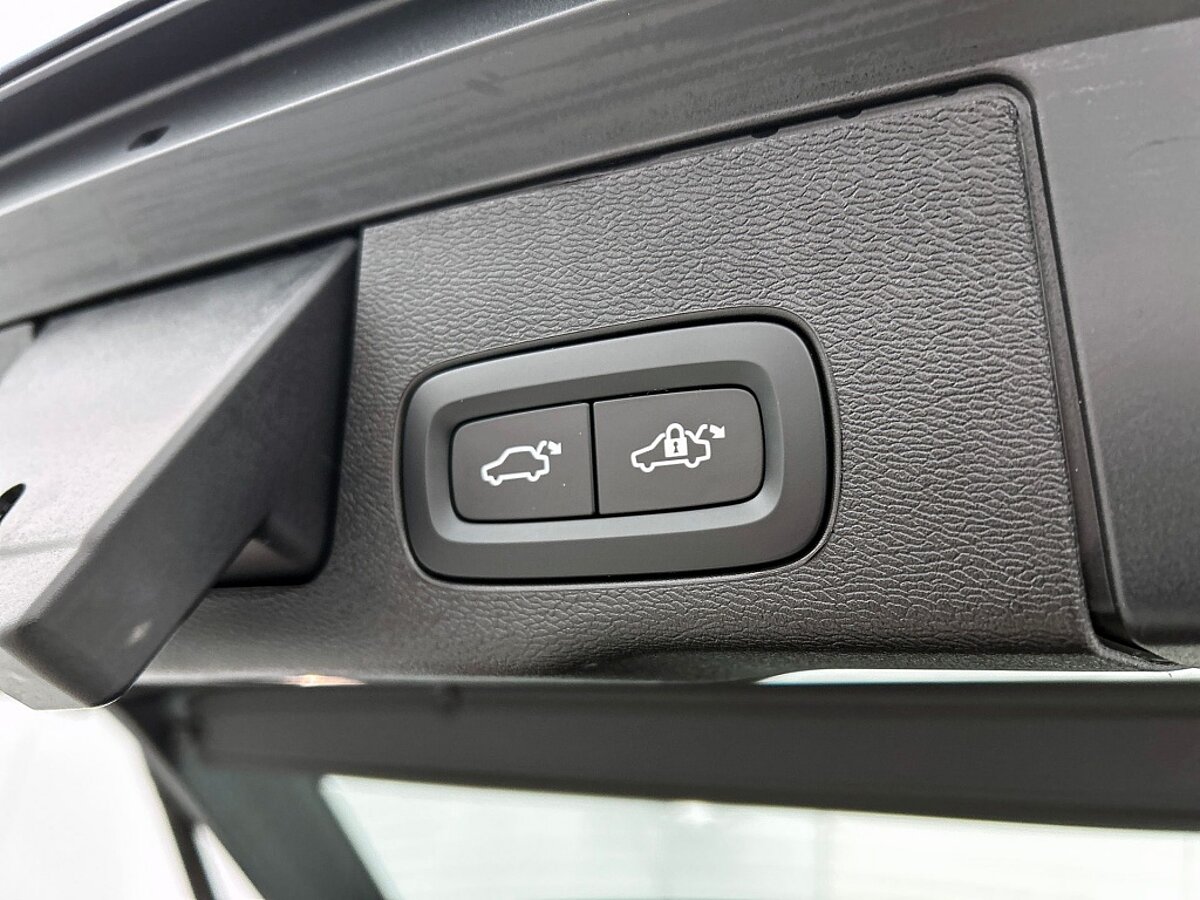 48687982 volvo xc60 2 0 t6 awd ultra dark 1b2677