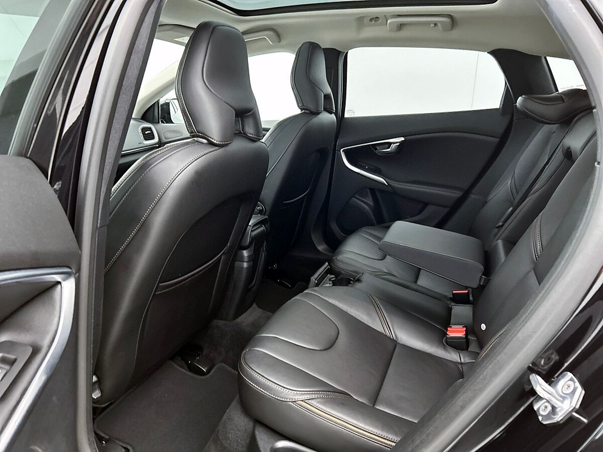 48880865 volvo v40 cross country 1 5 t3 polar luxury panorama dak trekhaak leder 33