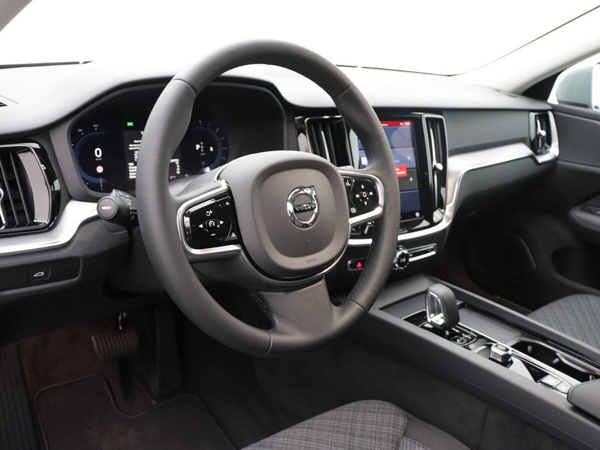 41451649 volvo v60 cross country 2 0 b5 awd core 3 10