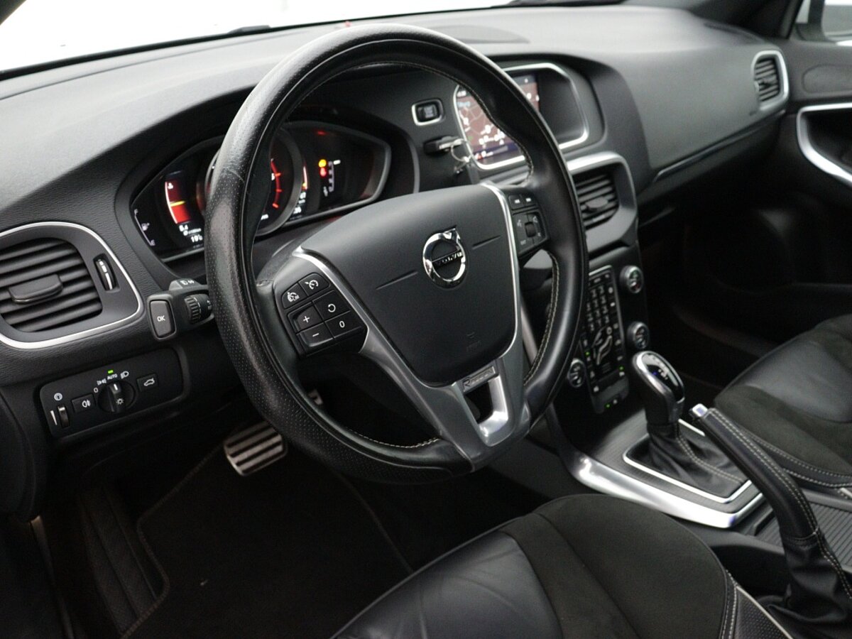44623939 volvo v40 2 0 d3 edition 5 02