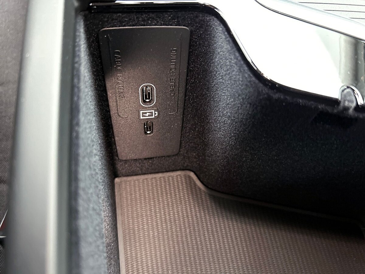 46518073 volvo xc60 xc60 t6 awd essential driver assist climate pack park assi ffce12