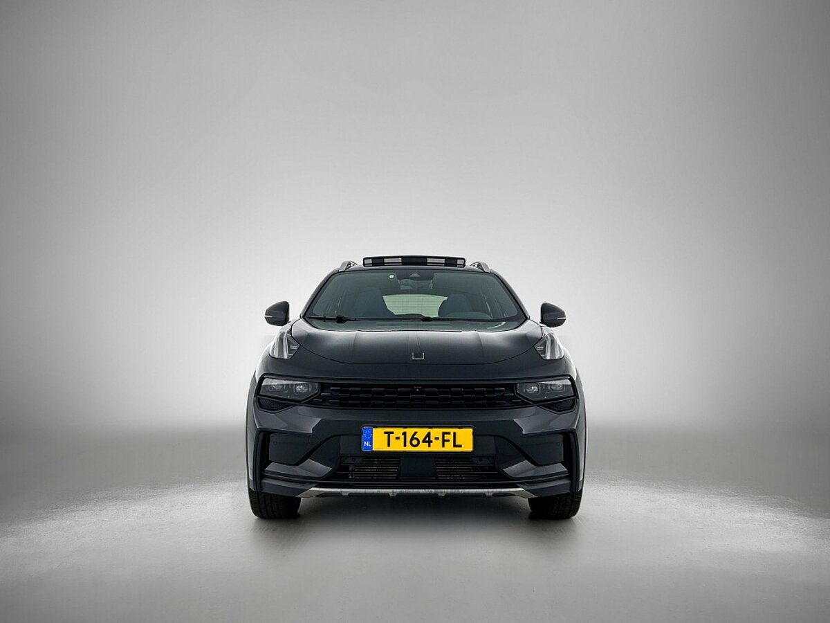 46742268 lynk co 01 1 5 phev black edition 6 02