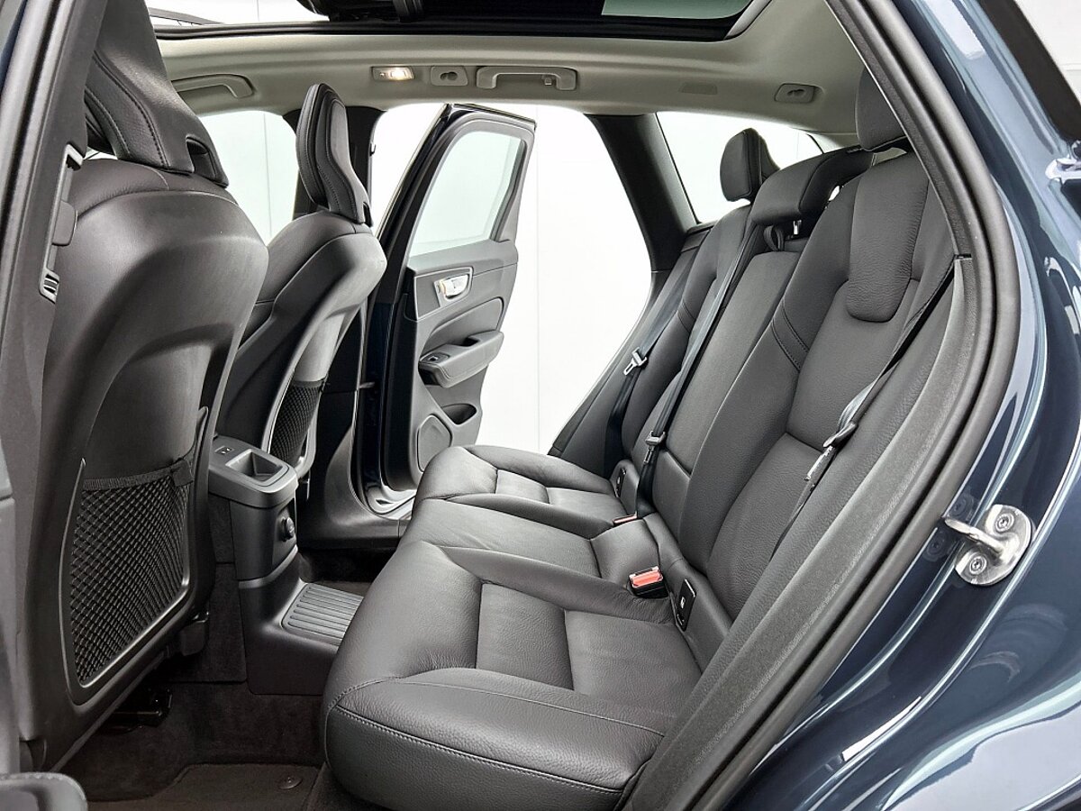 48515871 volvo xc60 2 0 t6 awd plus dark trekhaak leder panoramadak ac1e75