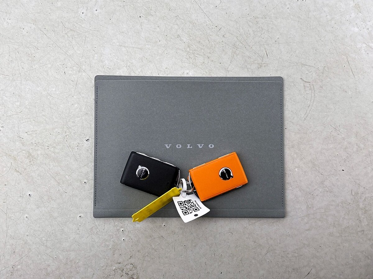 49302489 volvo xc60 2 0 t6 awd ultra dark 73