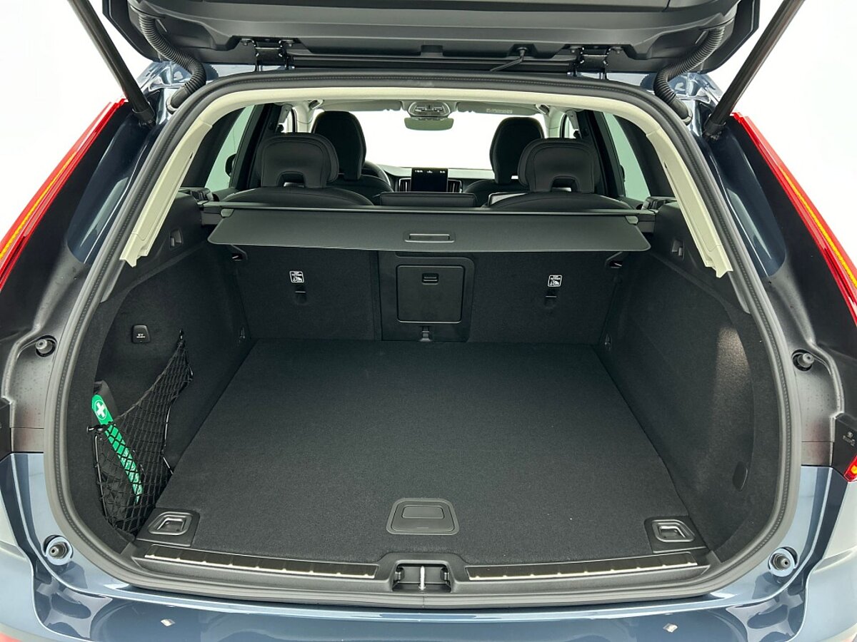 49836584 volvo xc60 t6 plus dark recharge head up panoramadak getint glas 23