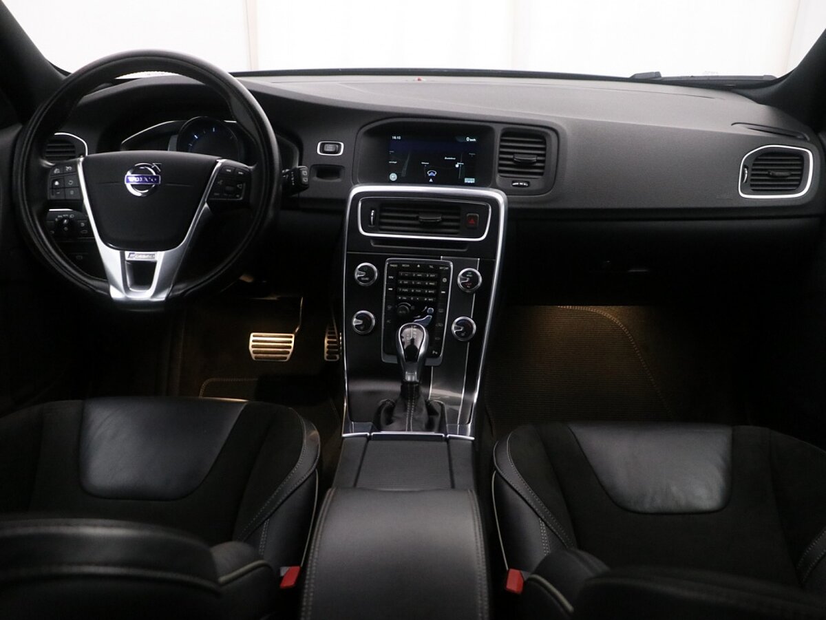 36006266 volvo v60 2 0 d2 r design 07