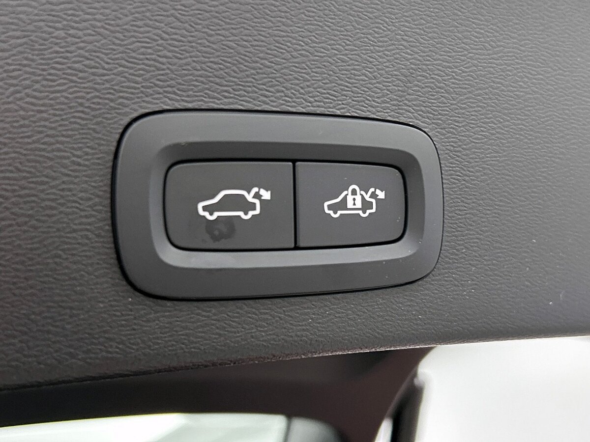 46844168 volvo xc40 2 0 b4 plus black edition 53