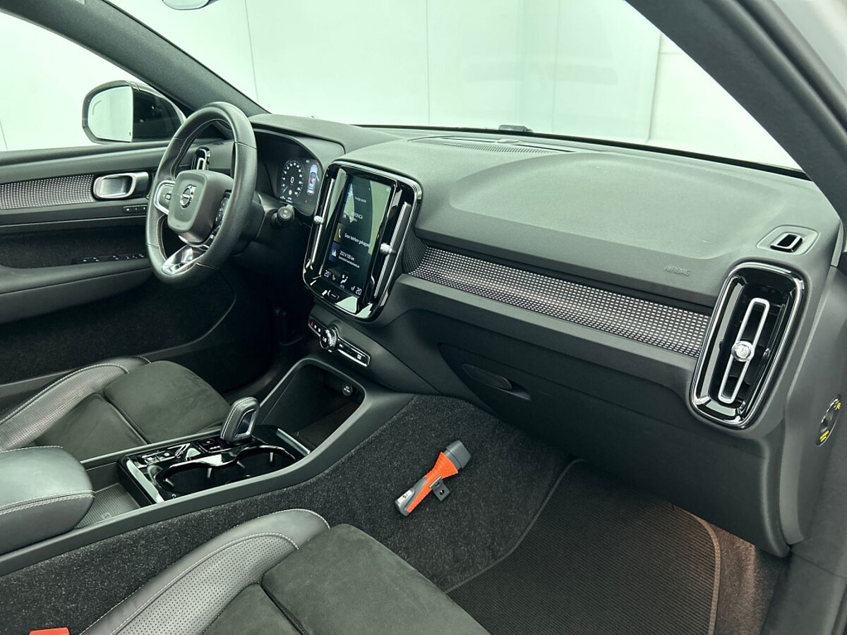 48084423 volvo xc40 1 5 t5 recharge r design 50