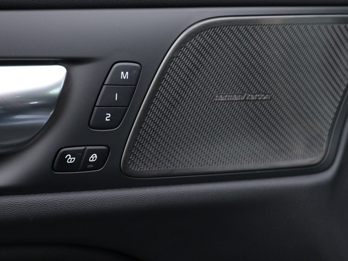 40173625 volvo v60 v60 b4 plus dark harman kardon audio nieuw uit voorraad cba227