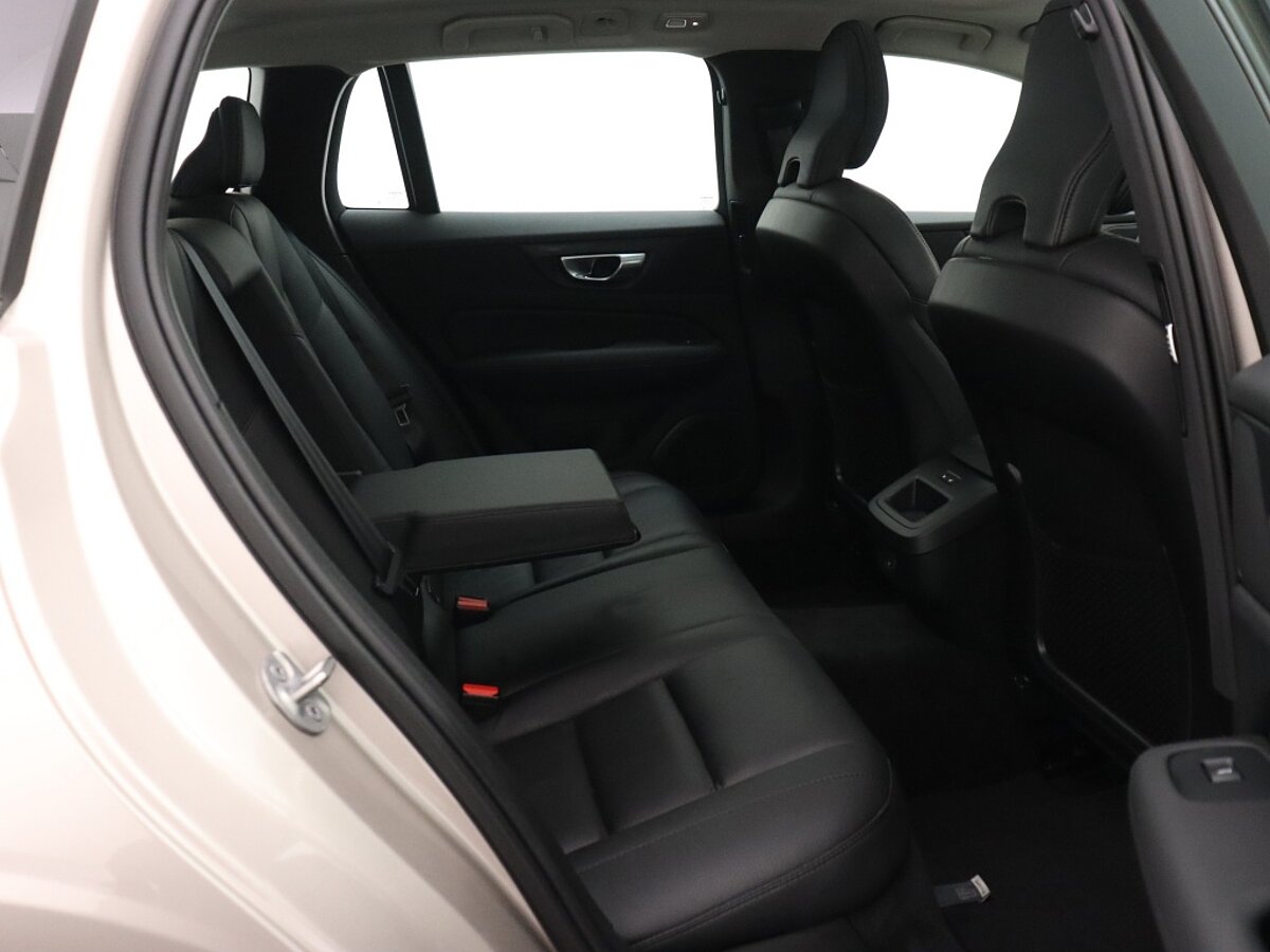 41451043 volvo v60 2 0 b3 plus dark panorama dak trekhaak lighting pack 853625