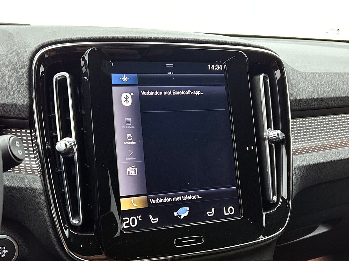 46990970 volvo xc40 1 5 t4 recharge r design 16