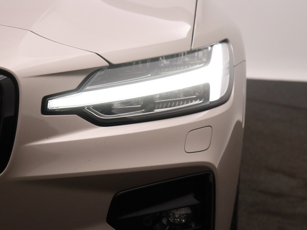 41451043 volvo v60 2 0 b3 plus dark panorama dak trekhaak lighting pack b251ba