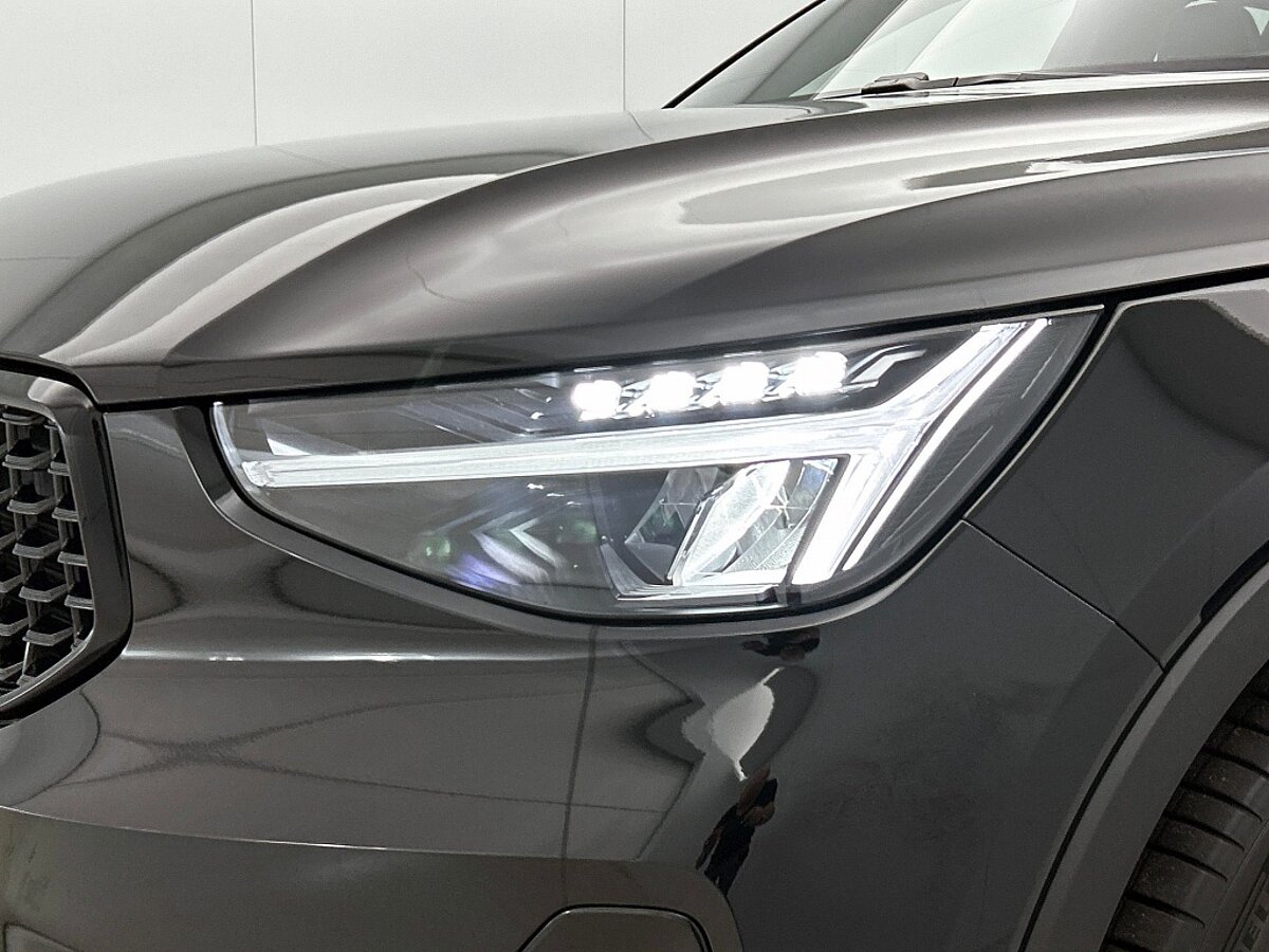 46844168 volvo xc40 2 0 b4 plus black edition 48