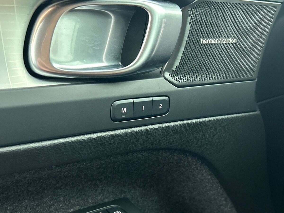 48294878 volvo xc40 2 0 b4 plus dark trekhaak harman kardon 51