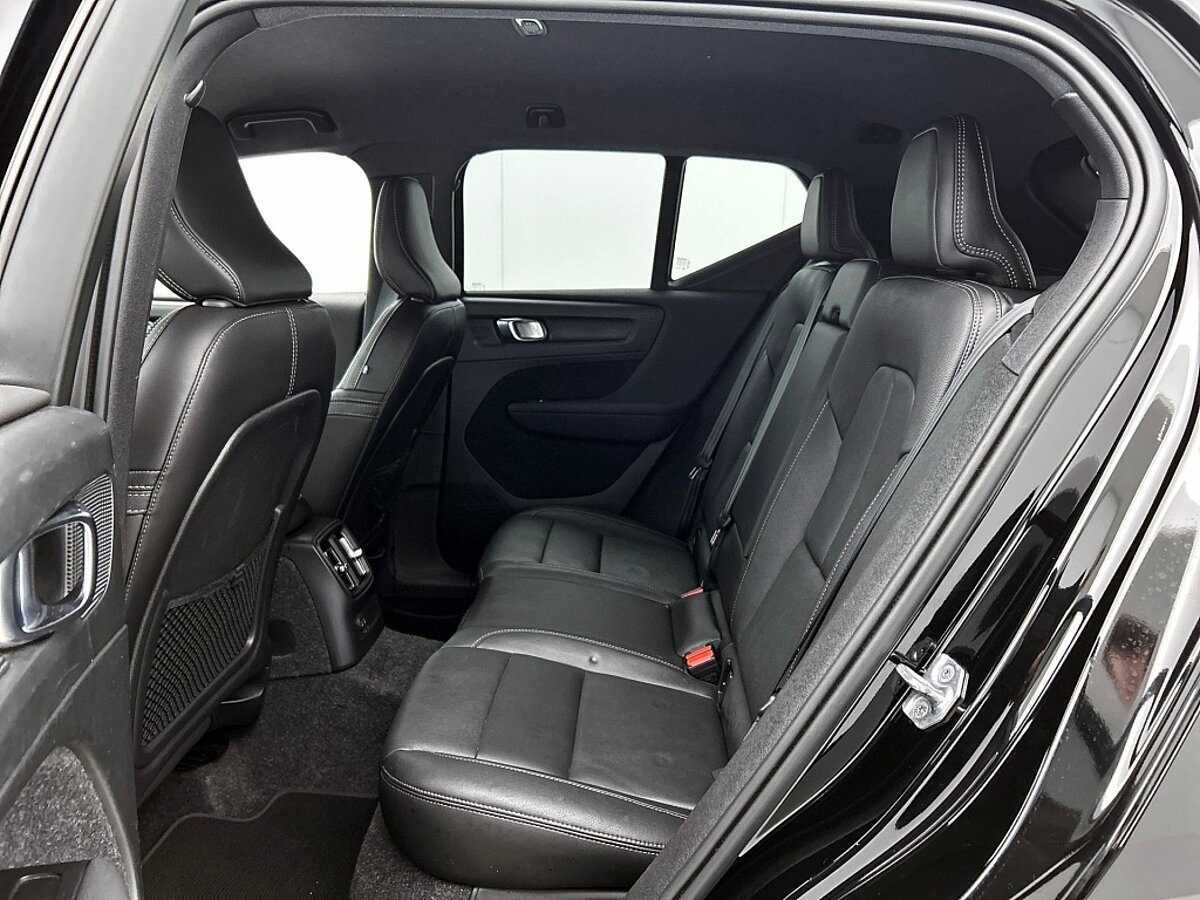 48326321 volvo xc40 1 5 t5 r design 28