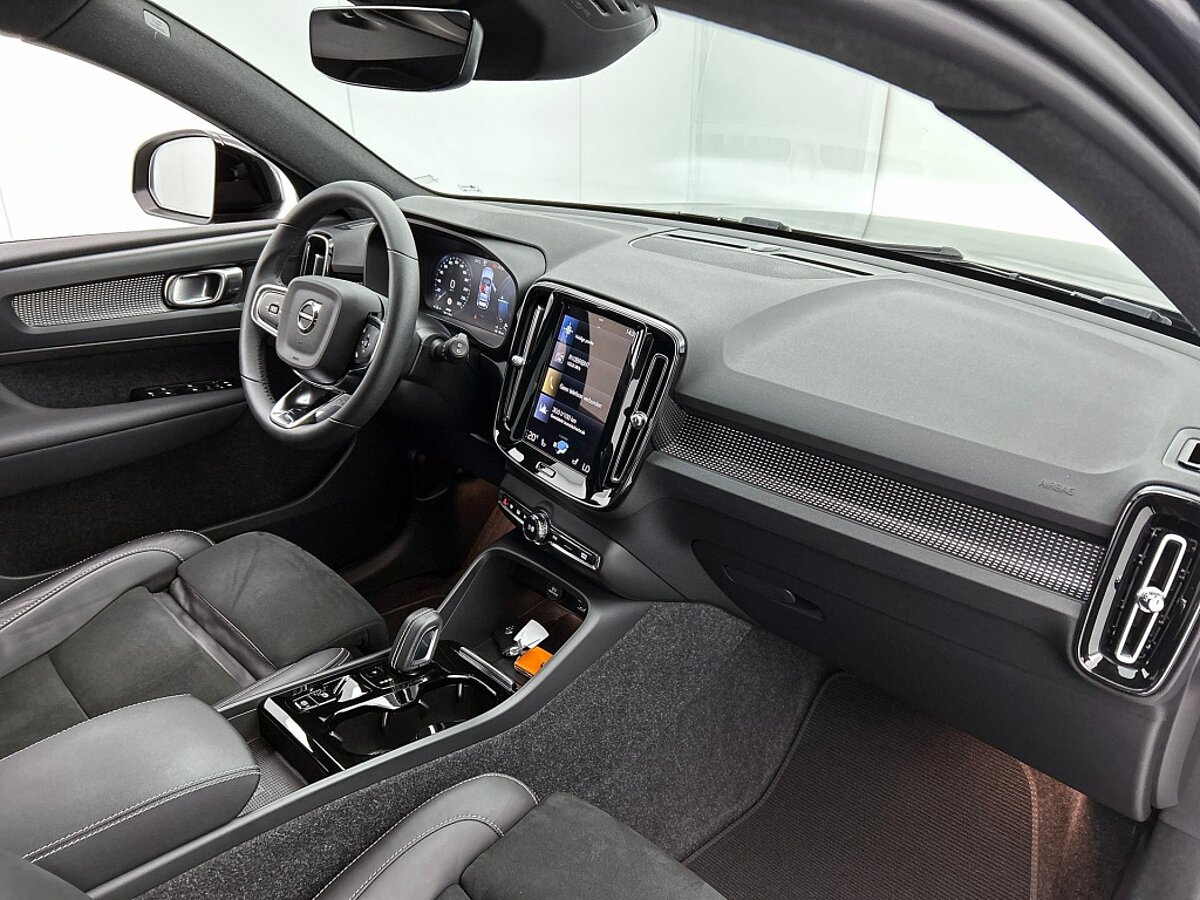 48694149 volvo xc40 1 5 t4 recharge r design 33