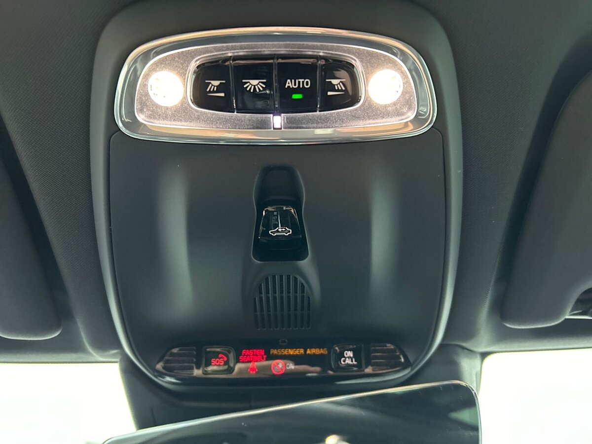 49295812 volvo xc60 2 0 t8 recharge r design 03