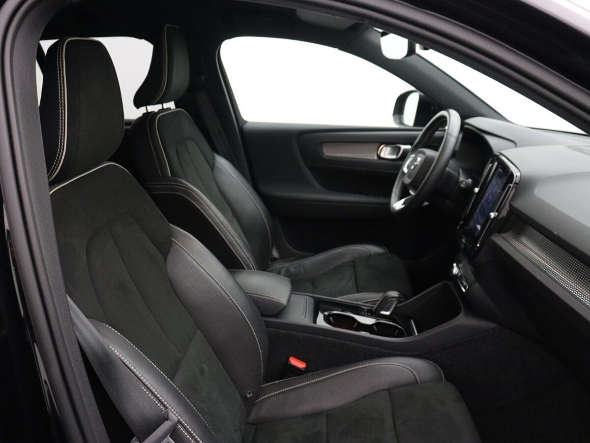 43837479 volvo xc40 recharge p8 awd r design 03