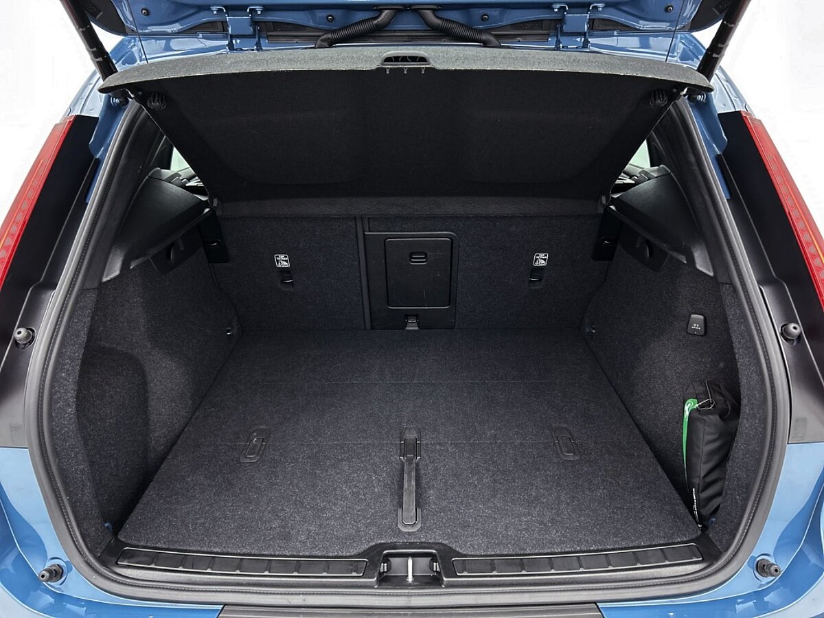 44837918 volvo xc40 2 0 b4 plus adaptive cruise camera trekhaak 09