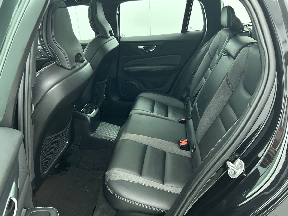 45432830 volvo v60 2 0 t6 dark panorama dak 360 camera trekhaak blis 07c747