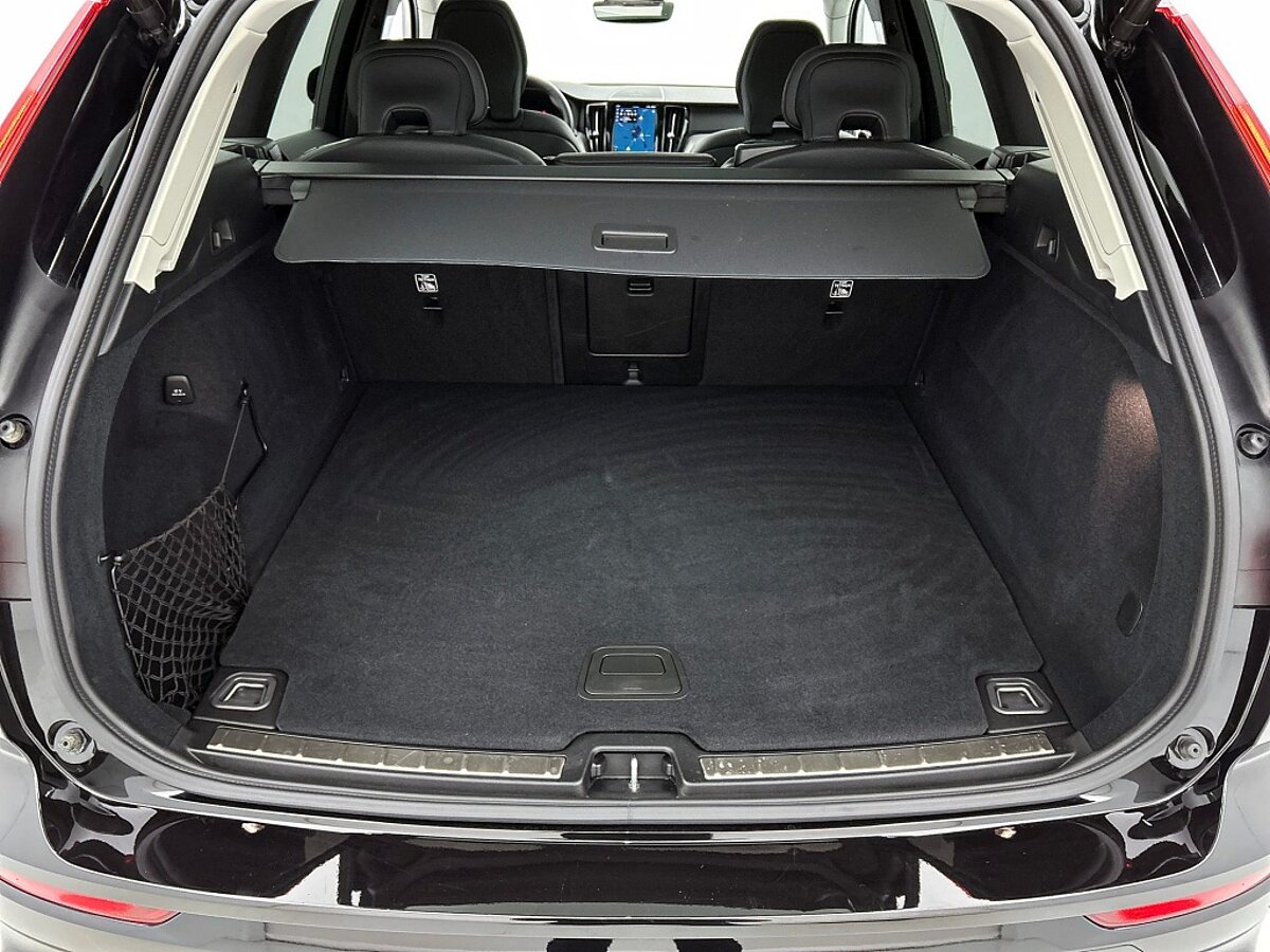 46205119 volvo xc60 2 0 t8 awd u dark 14