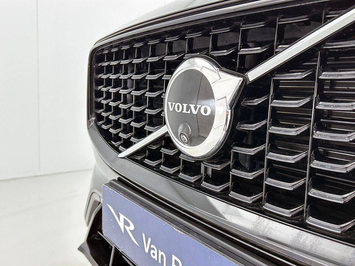46205119 volvo xc60 2 0 t8 awd u dark 31