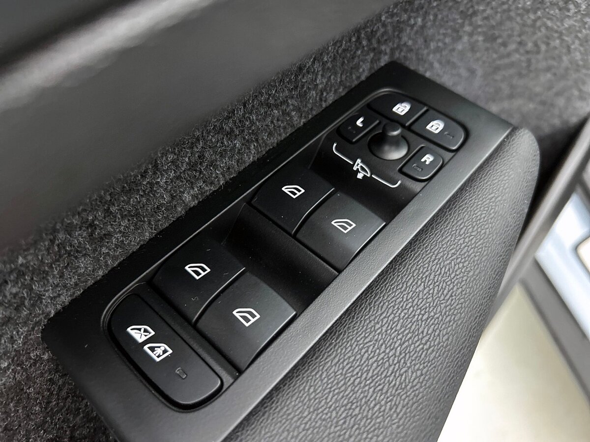 47271279 volvo xc40 2 0 b4 plus dark trekhaak automaat navigatie 13
