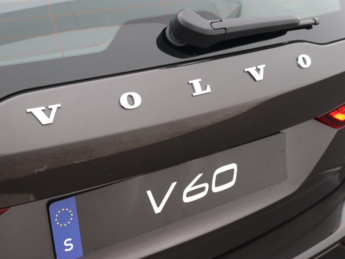 47627816 volvo v60 2 0 t6 awd plus dark 72