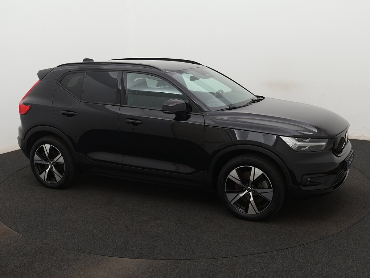 43837479 volvo xc40 recharge p8 awd r design 02